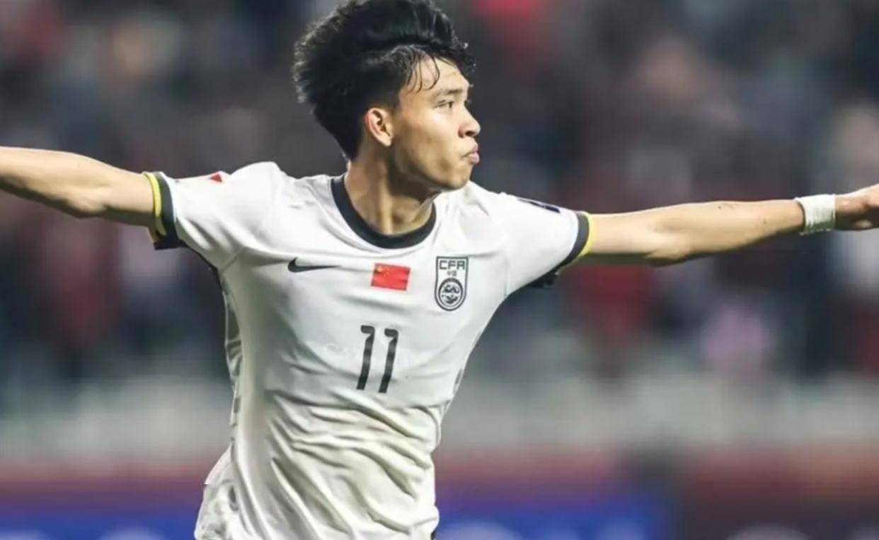 有追求！拒德甲冷板凳选择留守，王钰栋在浙江新战术下苦练射门剑指金靴